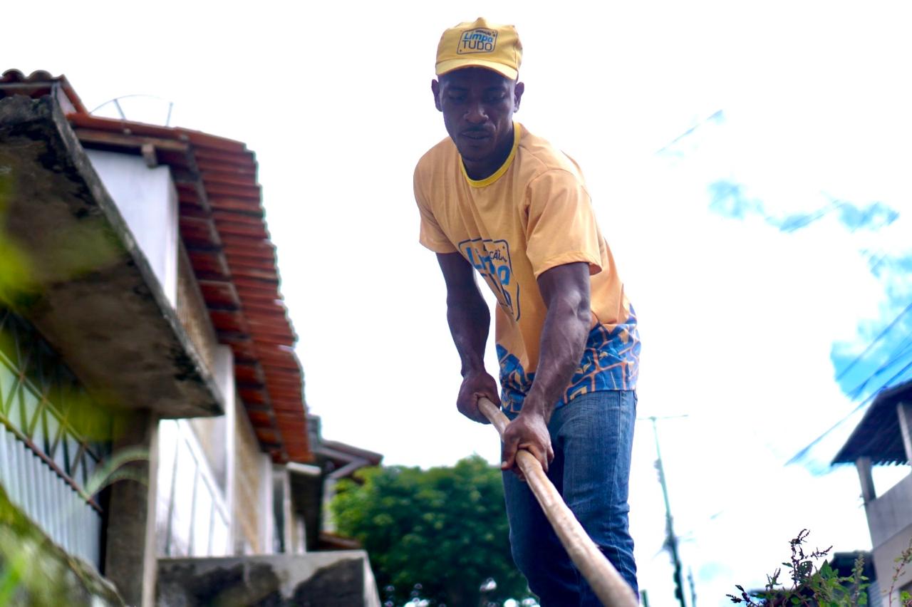 Operação Limpa Tudo iniciou mutirão de limpeza em cinco bairros nesta segunda-feira, 22