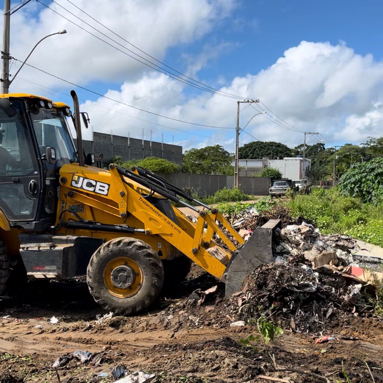 Prefeitura realiza intervenções de limpeza e retira 270 toneladas de resíduos no bairro Ana Lúcia