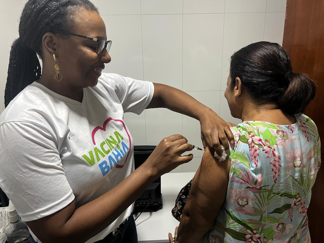 Prefeitura de Cruz realiza vacinação contra a gripe para toda a população acima de 6 meses