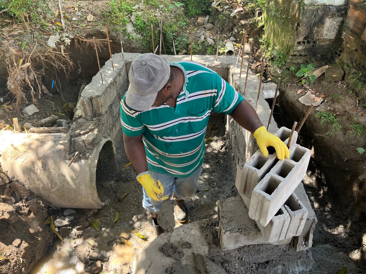  Prefeitura de Cruz realiza obras de recuperação na rede de drenagem da Rua Arapiraca, no bairro Suzana