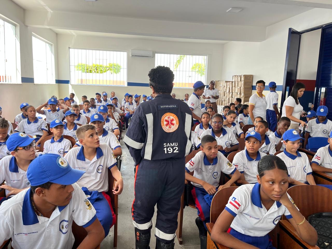 Projeto Samuzinho leva orientações de primeiros socorros para alunos do CEC