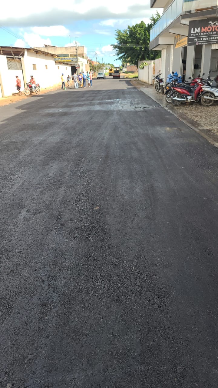 Prefeitura de Cruz das Almas inicia pavimentação com asfalto no bairro Parque Lauro Passos