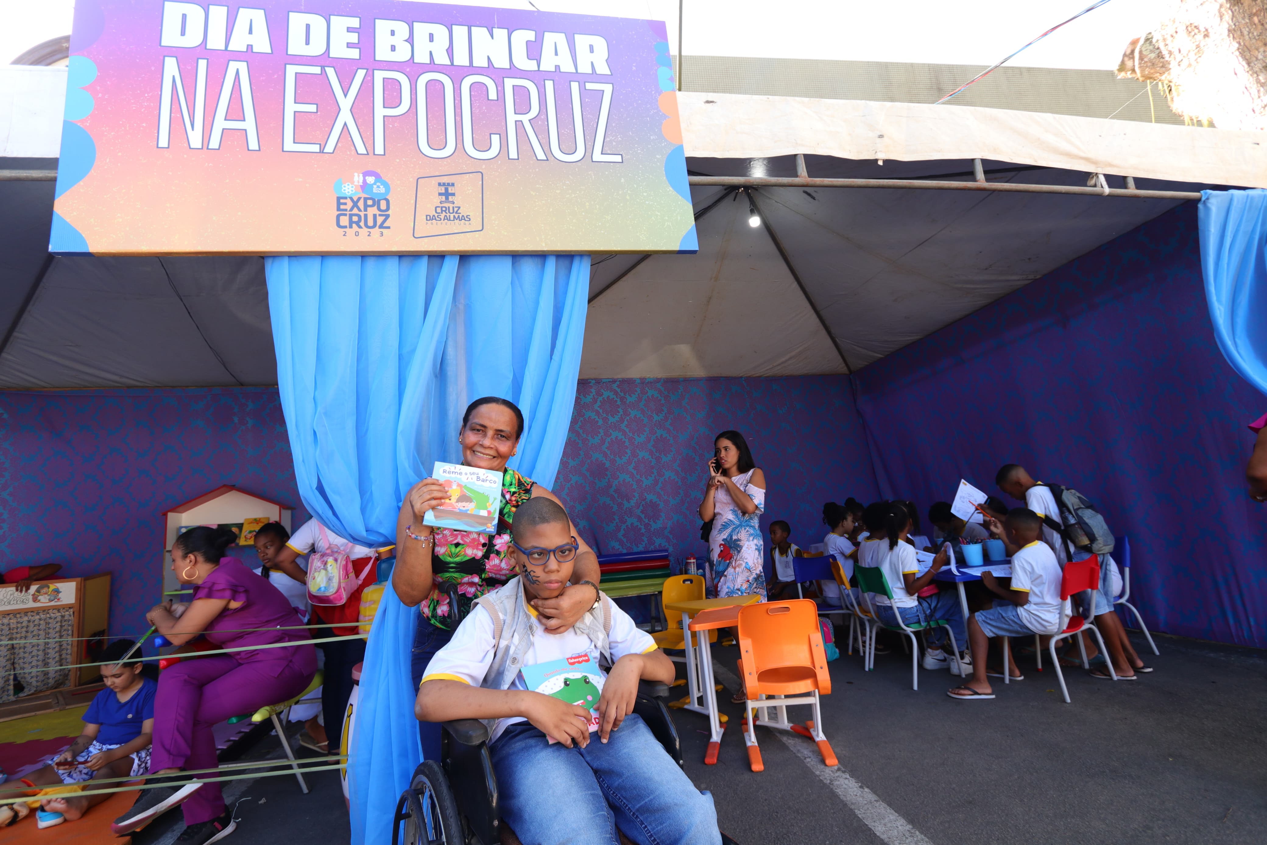 Estande do Projeto Dia de Brincar anima a criançada na ExpoCruz 2023