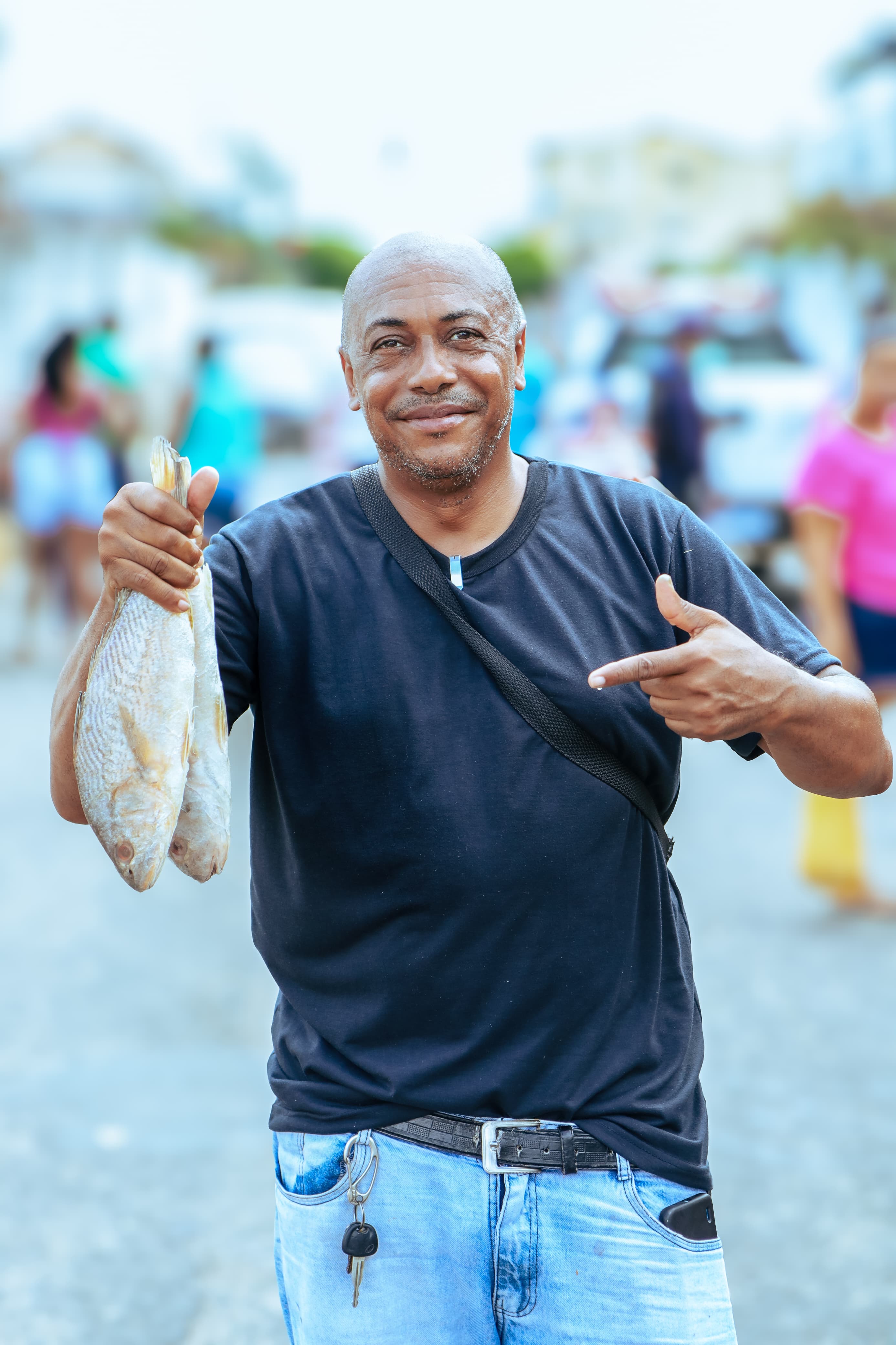 Prefeitura de Cruz das Almas distribui 6 toneladas de peixe para famílias carentes