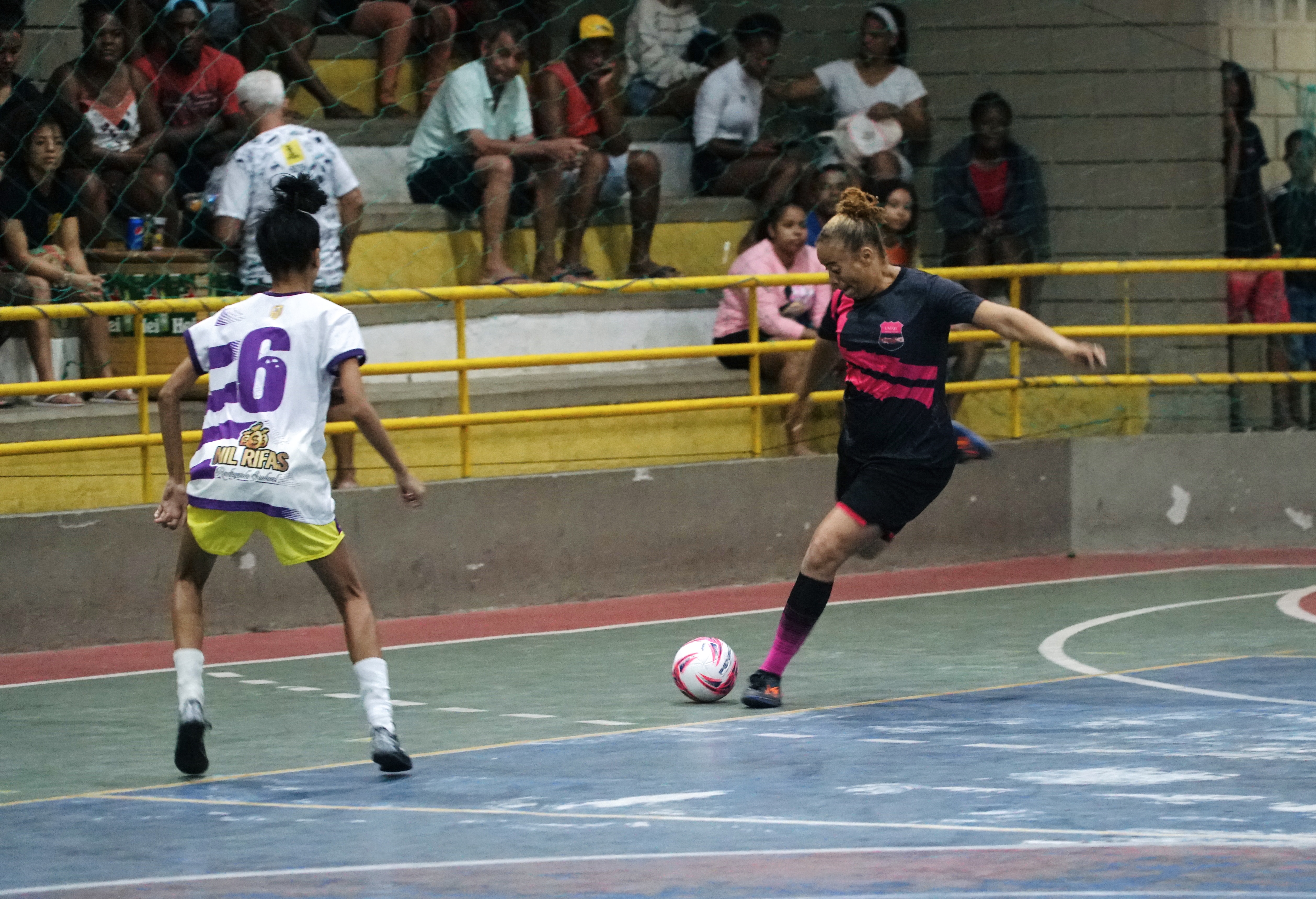 Jogos emocionantes marcam o início da Copa Cruzalmense de Futsal Feminino