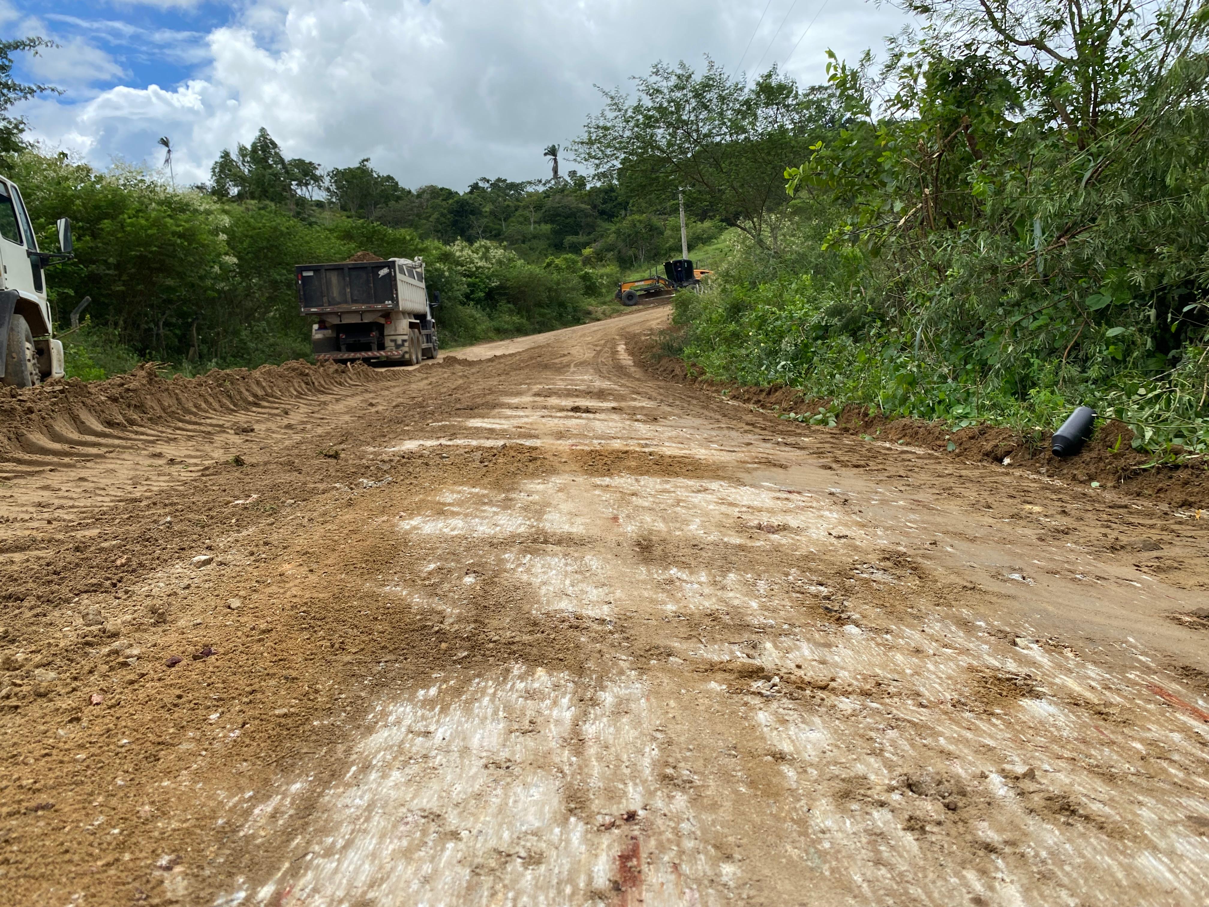 Prefeitura de Cruz das Almas intensifica revitalização das estradas após período de chuva