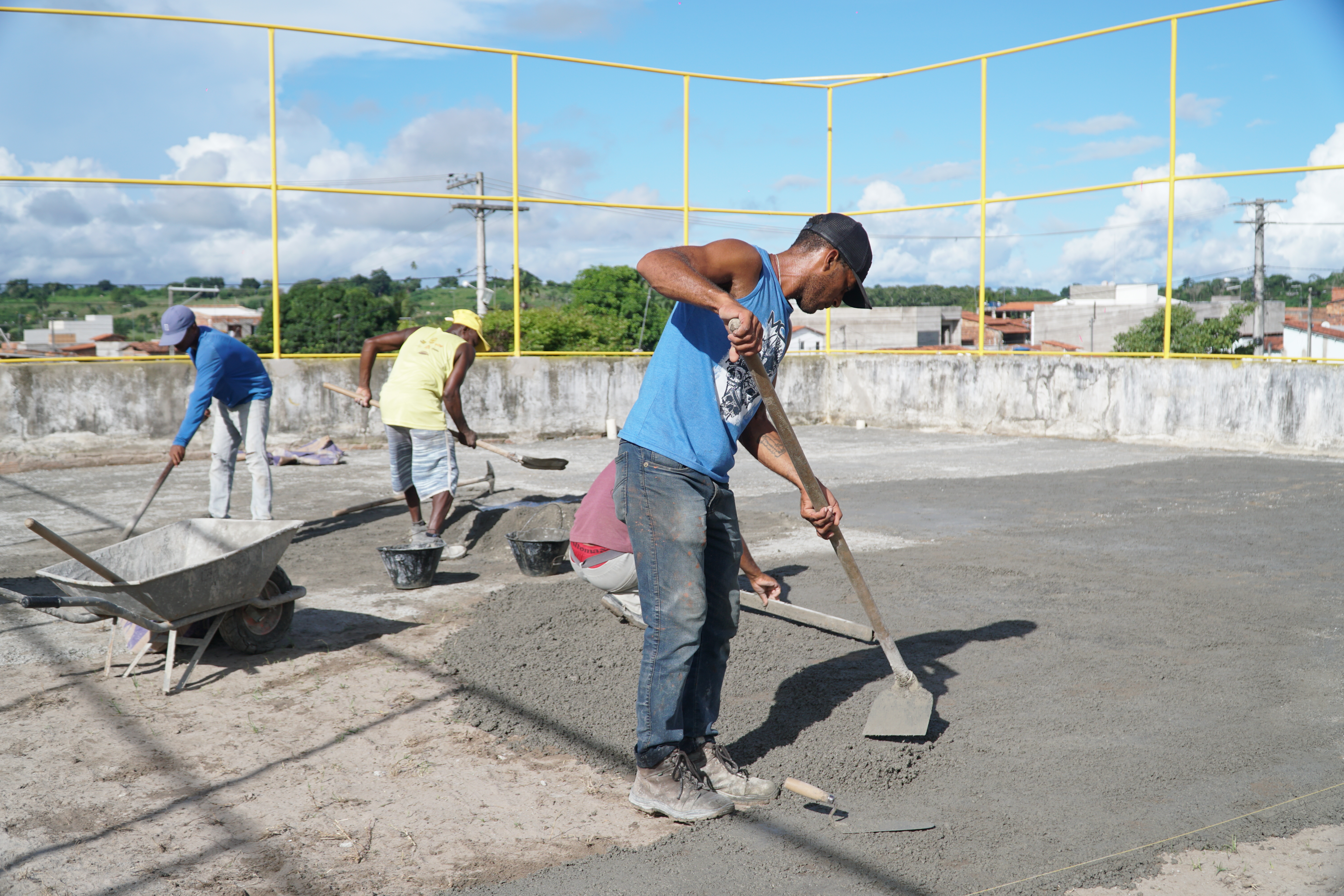 Prefeitura avança na obra de reconstrução da Praça na Rua Rio Branco