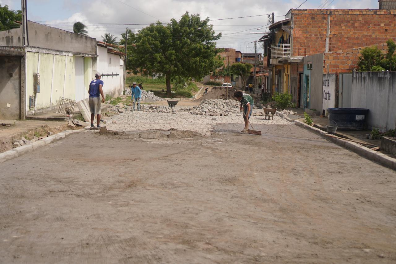 Prefeitura de Cruz está a todo vapor nas obras de pavimentação no bairro da Tabela