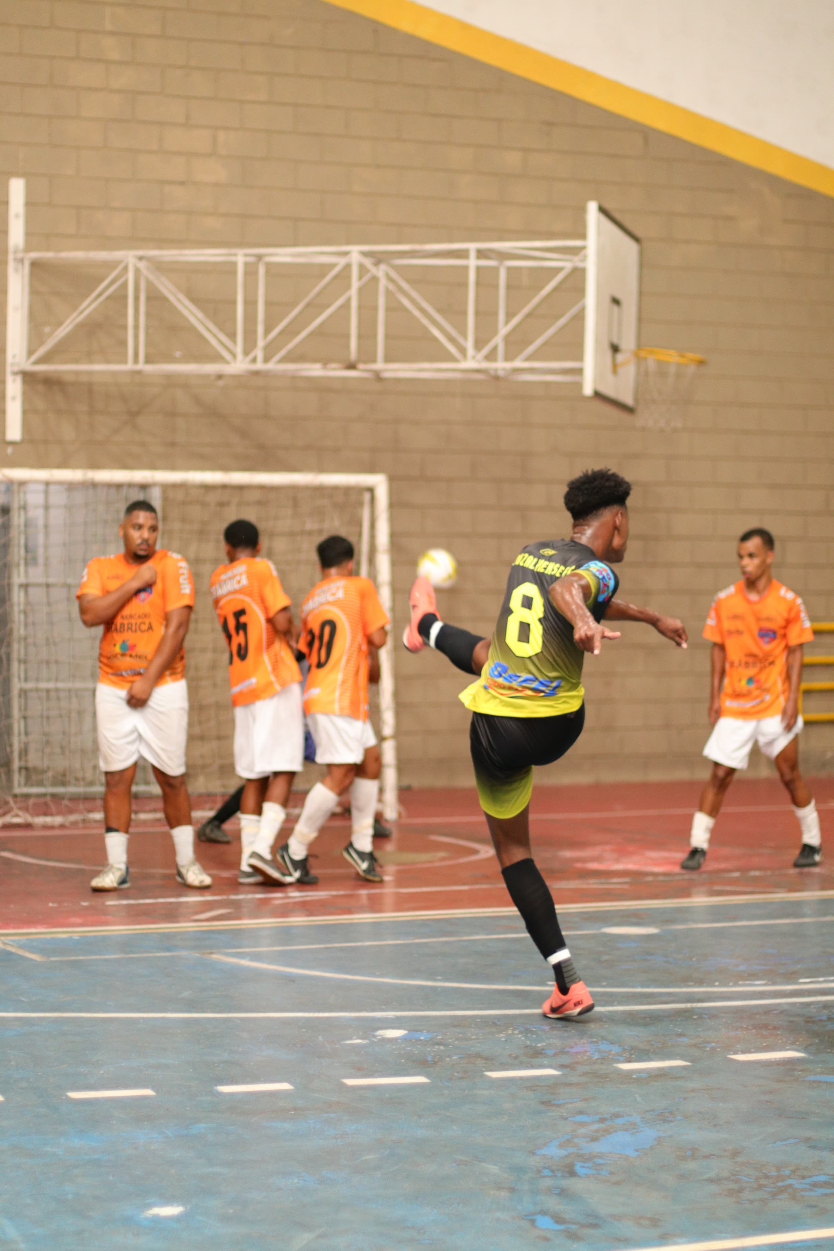 Emoção e competição marcam o início da Copa Cruzalmense de Futsal Masculino