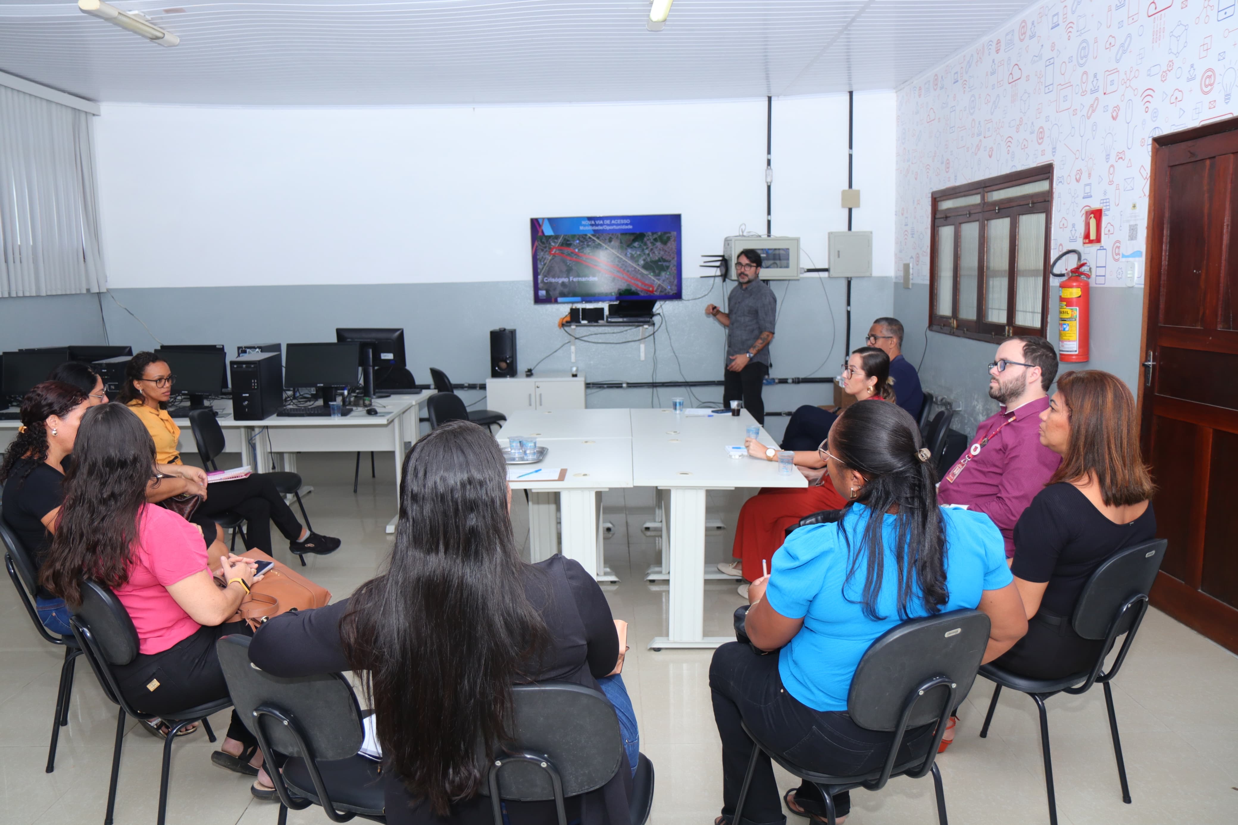 Prefeitura de Cruz das Almas promove encontro com o SEBRAE para construção de uma cidade sustentável e inovadora