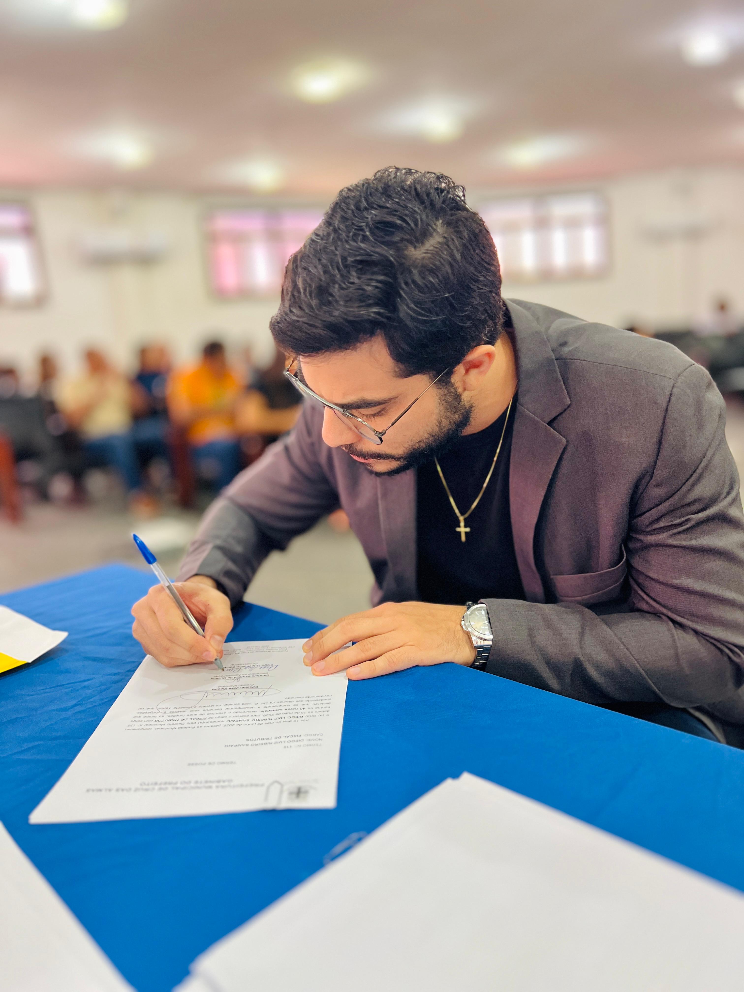 Prefeitura de Cruz empossa mais 24 novos servidores aprovados no Concurso Público